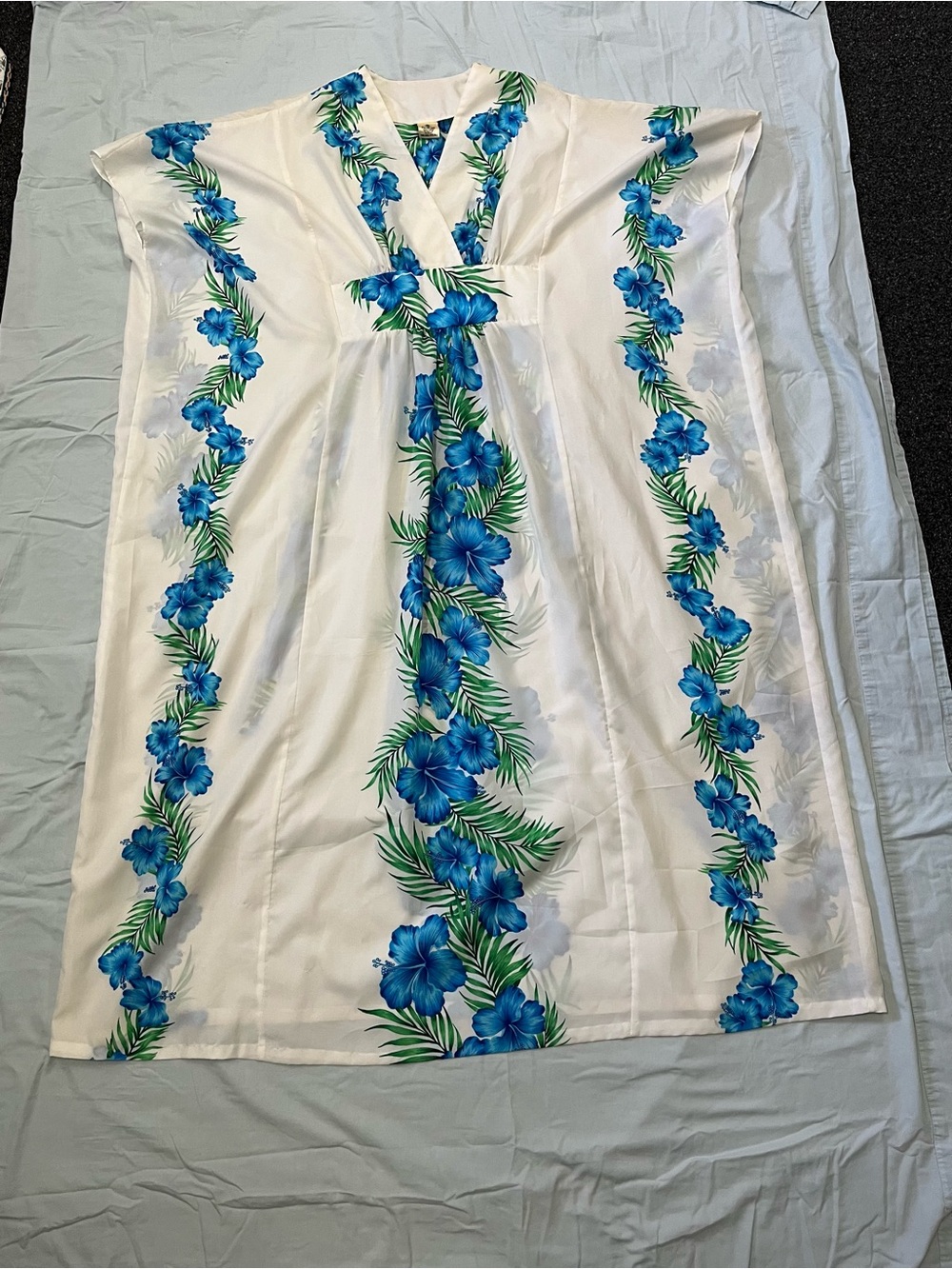 Vtg Hawaiian Creations Muumuu kaftan kimono dress white blue hibiscus flower OS